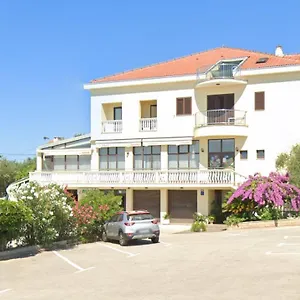 Krsevan 3*, Zadar Kroatien